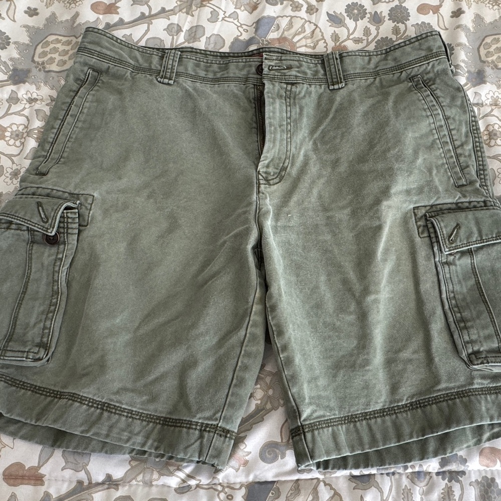 Men’s~Tommy Hilfiger Cargo Shorts~